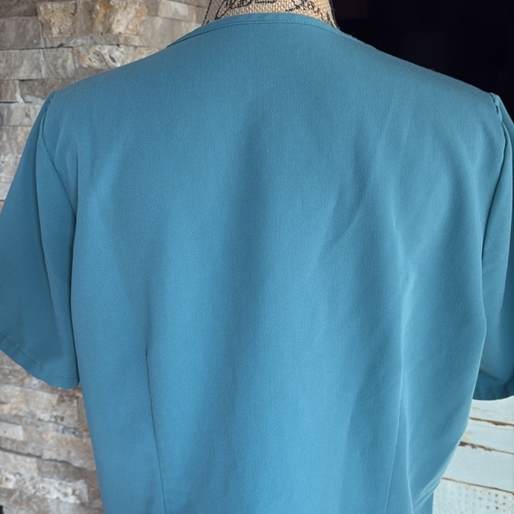 FIGS v-neck short sleeve two front pocket scrub shirt in a blue green color - Picture 10 of 16